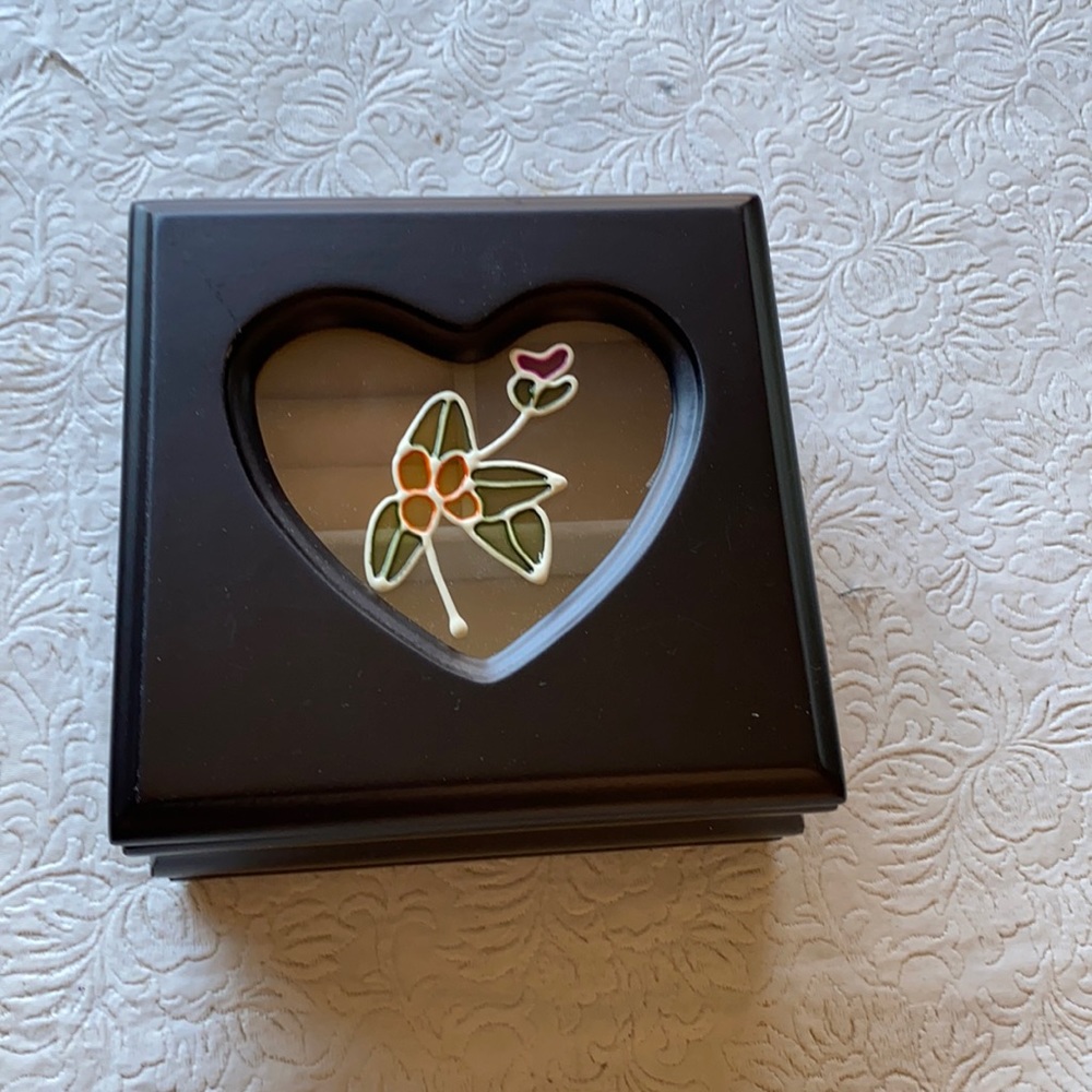 Jewelry box